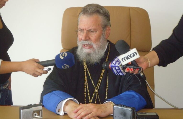 Τους ασθενείς στο ΓΝ Πάφου επισκέφτηκε ο Αρχιεπίσκοπος Κύπρου Χρυσόστομος Β’
