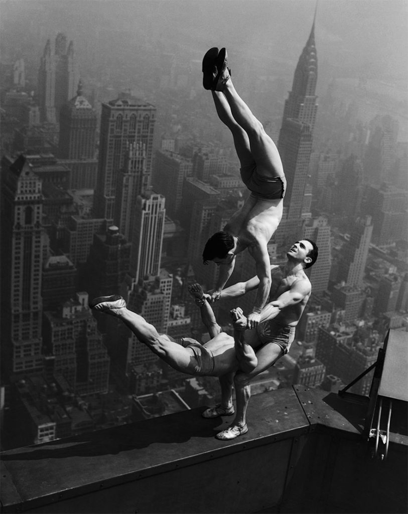13. Ακροβάτες στην κορυφή του Empire State Building το 1934