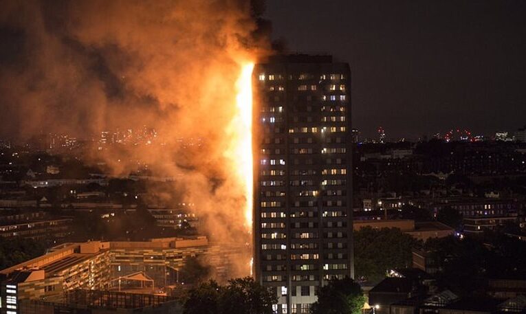 Λονδίνο: Τρομακτικών διαστάσεων φωτιά σε 27όροφο κτίριο στο Λονδίνο (PHOTOS+VIDEO)