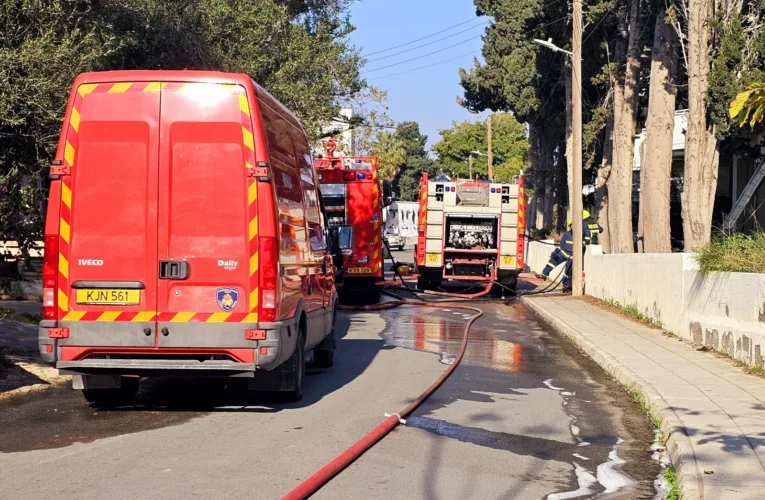 Υπό πλήρη  έλεγχο η φωτιά  σε εγκαταλελειμένο ξενοδοχείο στην Κάτω Πάφο